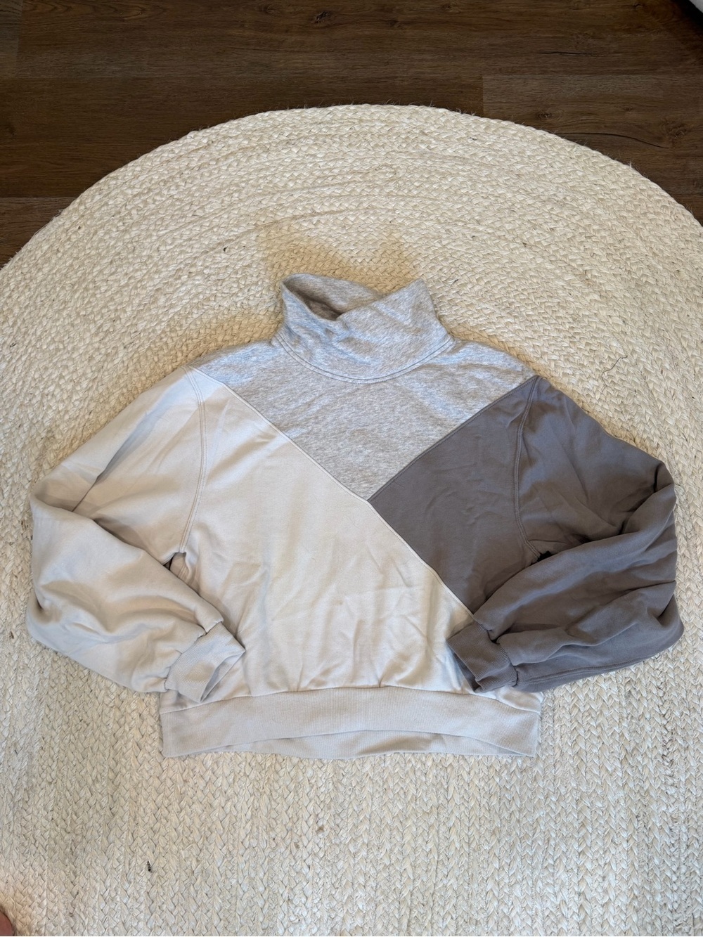 Neutral Colorblock Turtleneck Sweatshirt